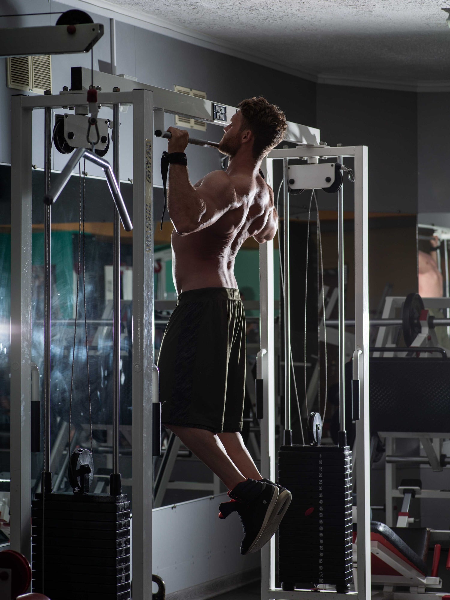 10 Essential Smith Machine Exercises for a Total Body Workout – NNI Fitness